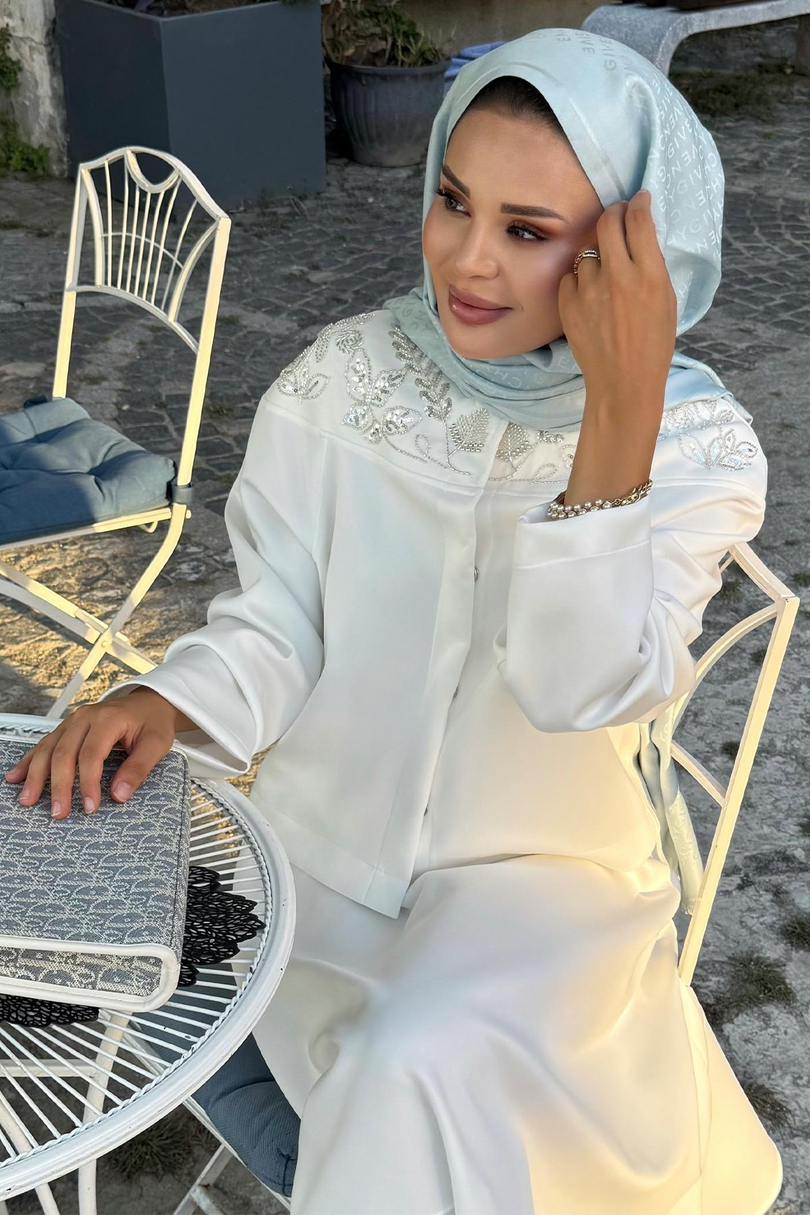 Yakası Taş İşlemeli Etekli Mina Scuba Takım Ekru