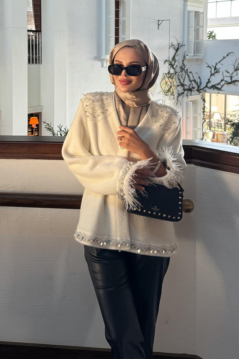 Taş Detaylı Kolu Tüylü Diva Ceket Ekru