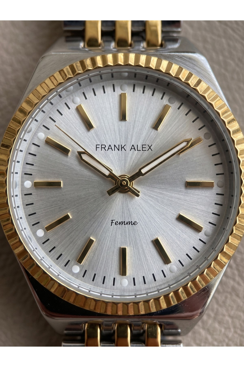 Femme 28 mm Küçük Kasa Gümüş Kadran Çift Renk Metal Kordon Kadın Saati
