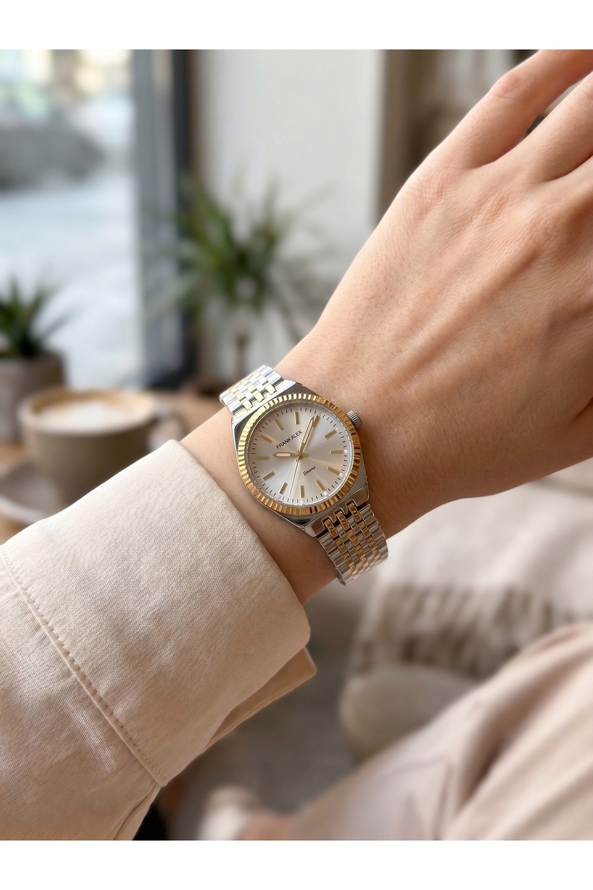 Femme 28 mm Küçük Kasa Gümüş Kadran Çift Renk Metal Kordon Kadın Saati