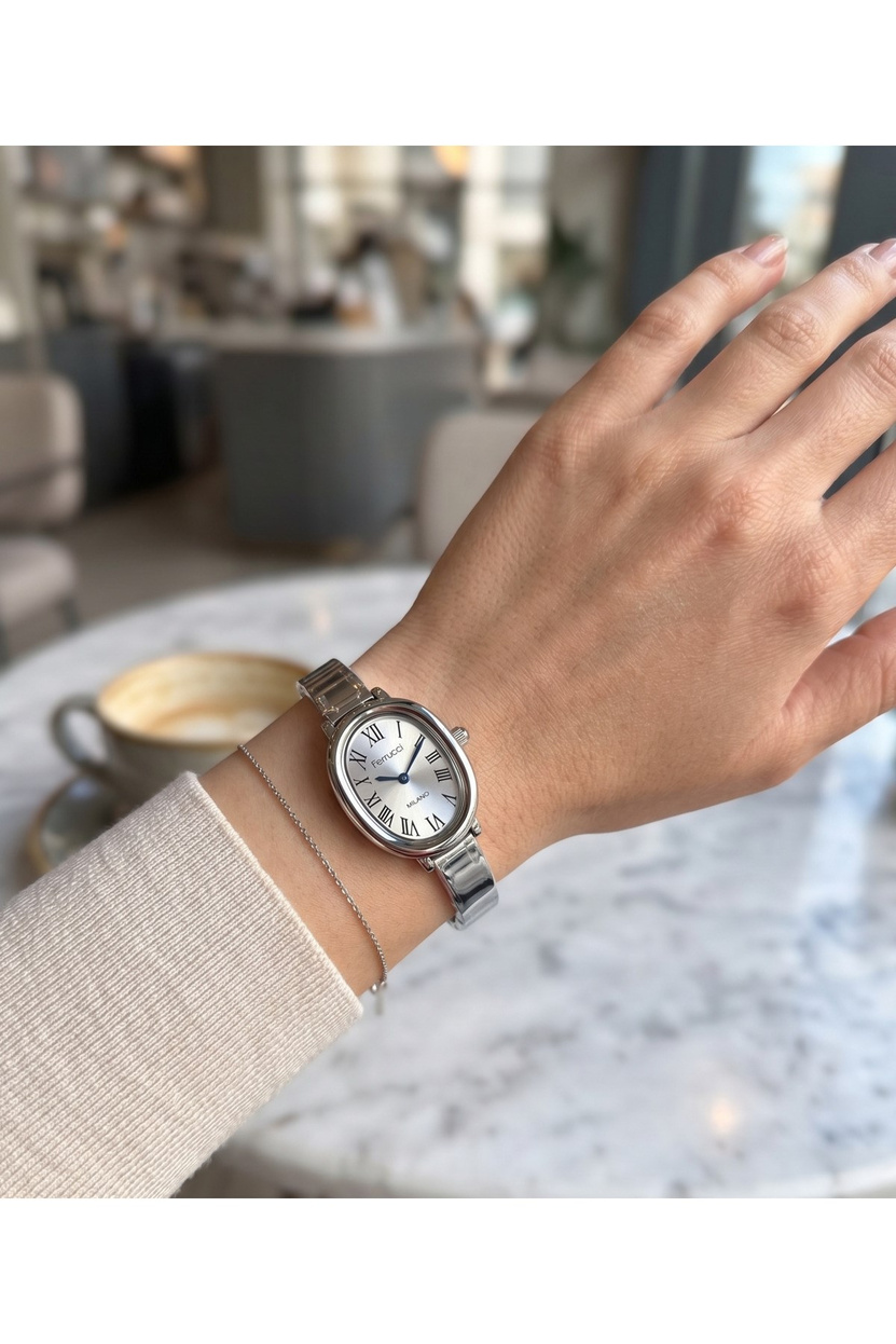 Kadın Kol Saati 28 mm Gümüş Rengi Mavi Detaylı Oval Kasa Kelepçe Kordon