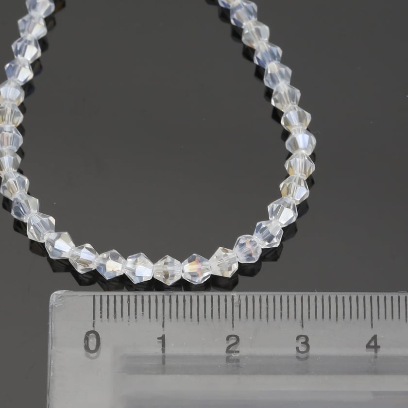 4 mm Şeffaf Piramit Cam Boncuk