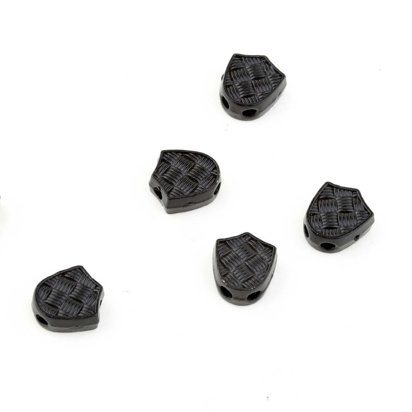 Desenli Siyah Metal Üçgen