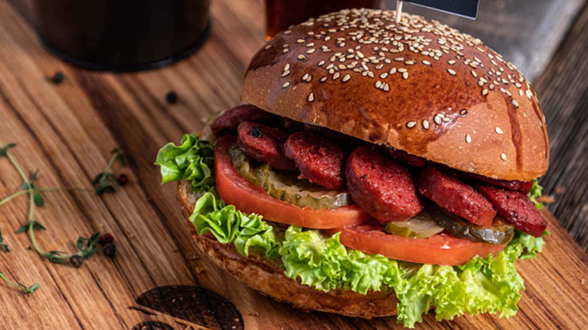 Farklı Lezzeti ile Bir Hamburger Tarifi: Sucuk Burger