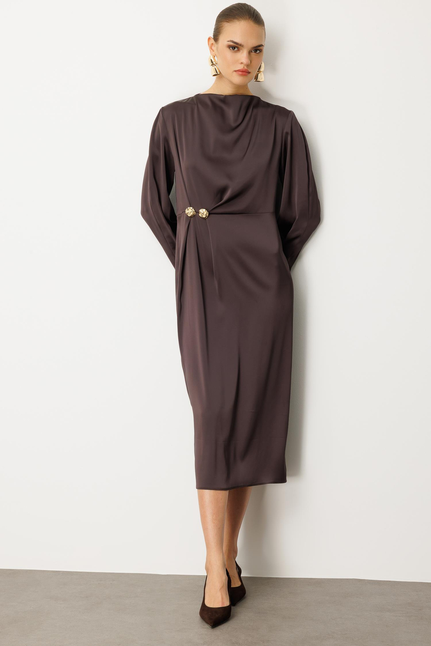  Drapeli Yüksek Yaka  Midi Elbise KAHVE