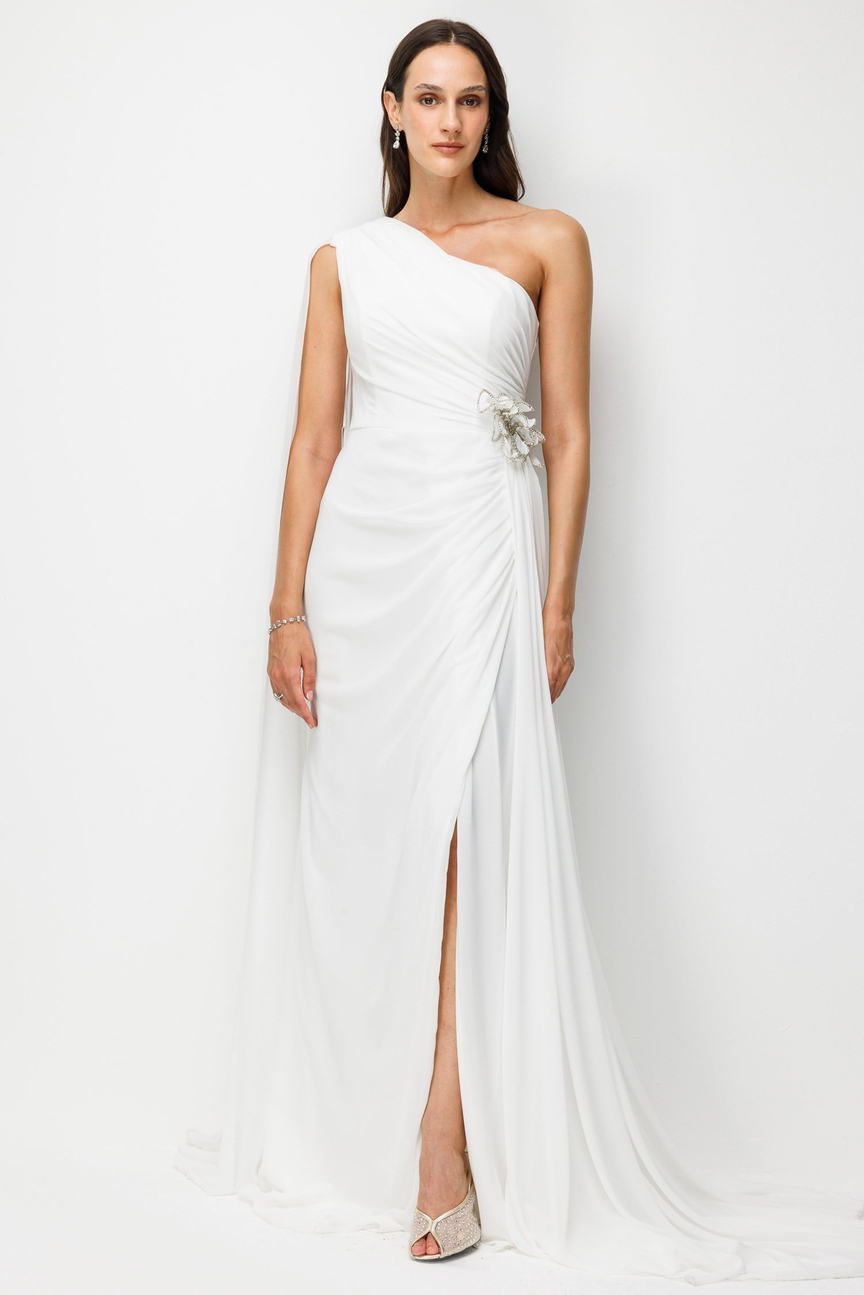 Tek Omuz Drape Detaylı Çiçek Broşlu Şifon Abiye Elbise KEMİK