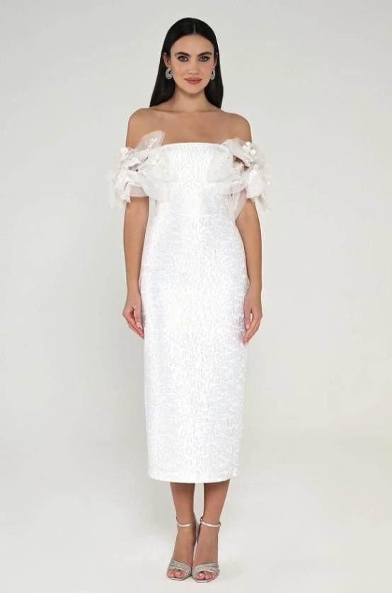 Beyaz  Arka Yırtmaç Kolları Fiyonk Detaylı Straplez Abiye