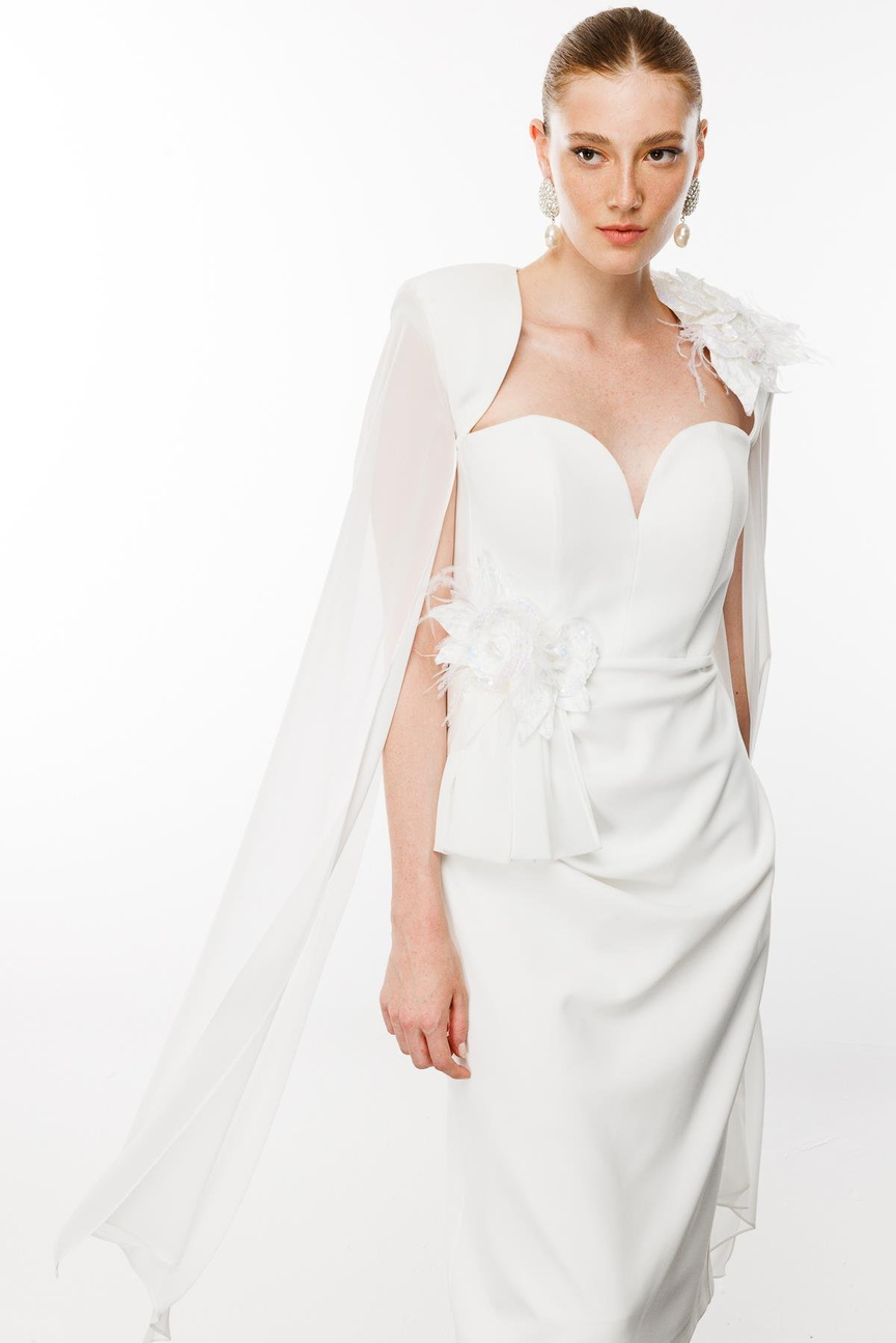 Omuz Ve Bel Çiçek Aksesuar Detaylı Pelerin Kol Ekru Abiye