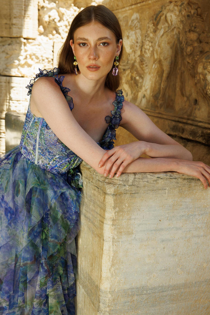 Yırtmaç Detaylı İnce Omuz Askılı Floral Desen Abiye