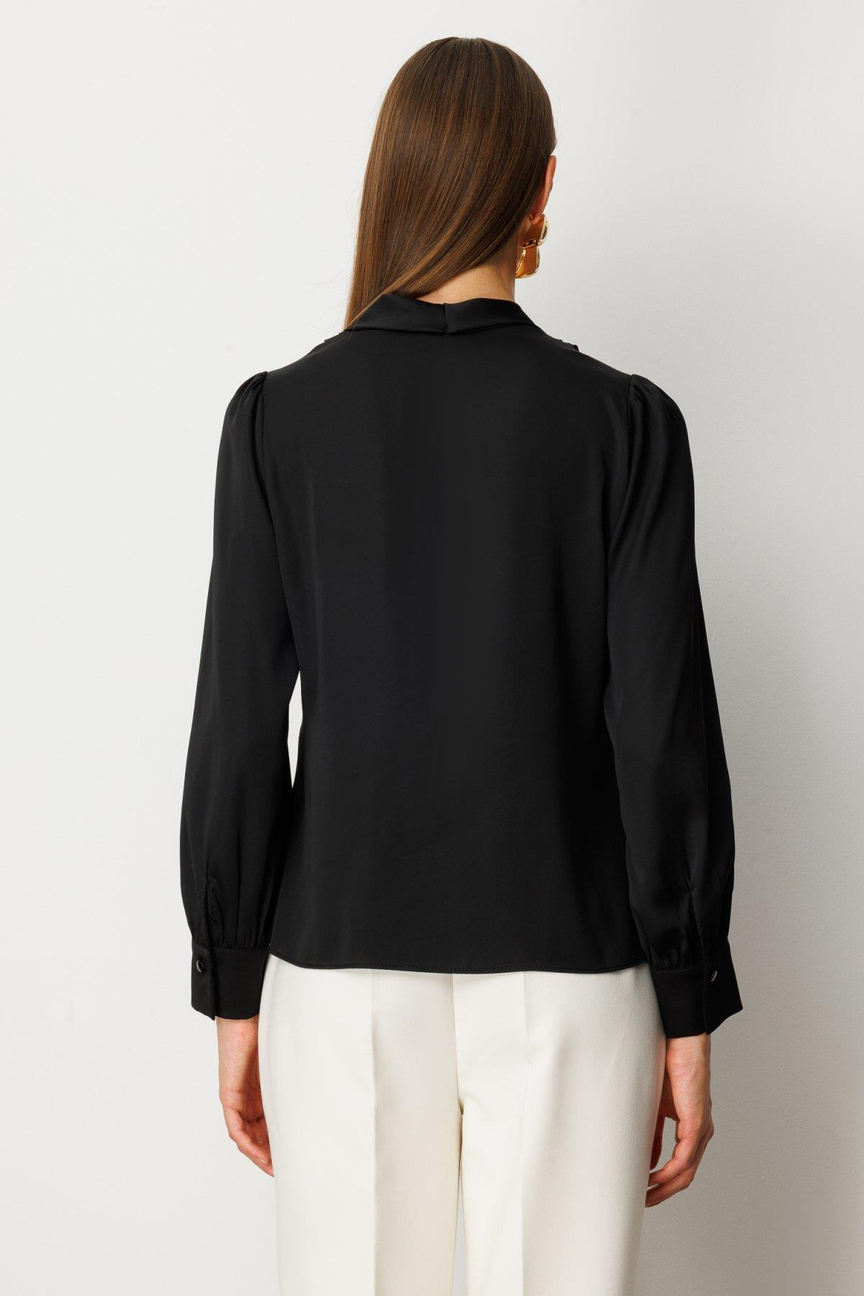 Kruvaze Yaka Önü Pileli Bluz SİYAH