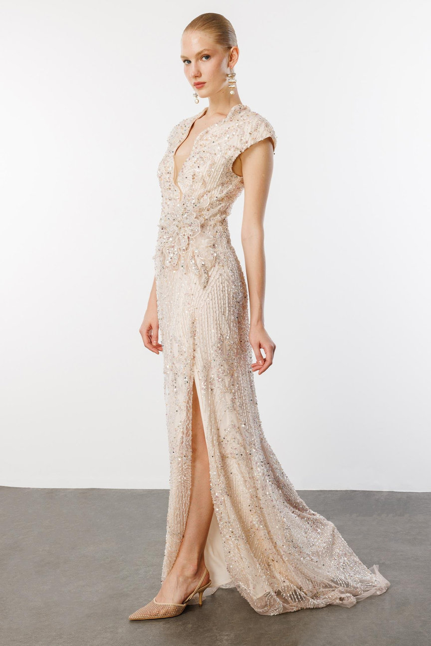 Dekolteli Beli Çiçek Aksesuarlı Payet Uzun Abiye PUDRA