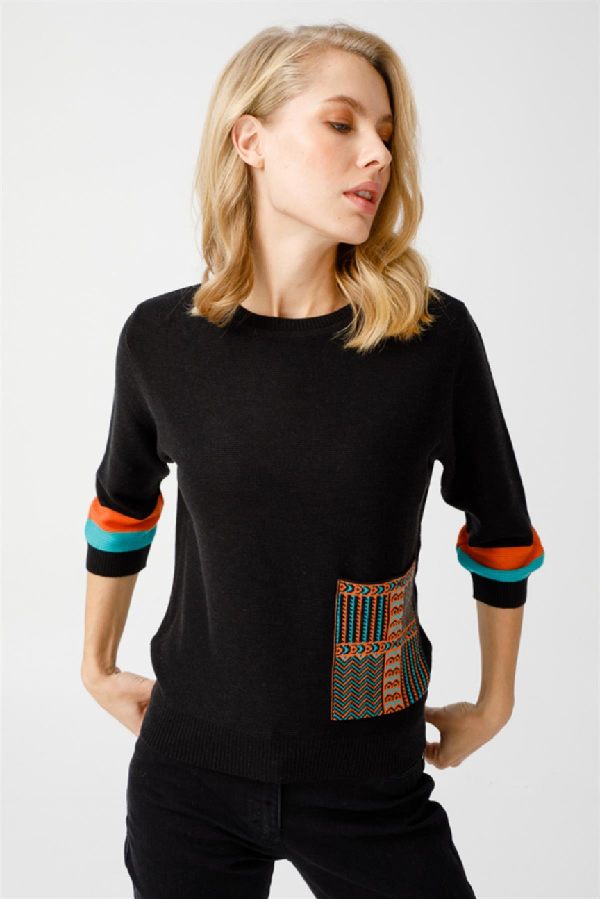 KİLİM DESEN CEPLİ SIFIR YAKA KAZAK SİYAH