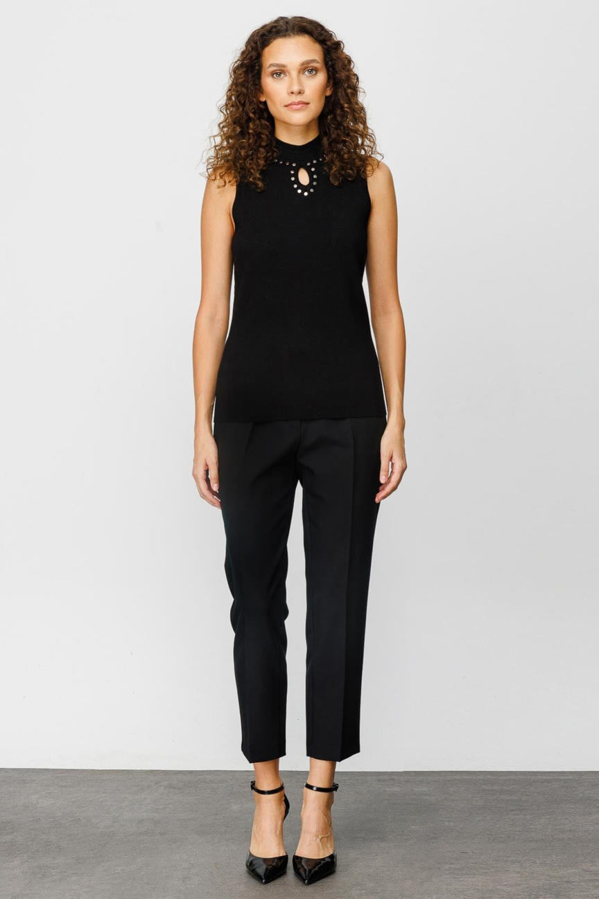 Nefeli Yaka İşlemeli Kolsuz Triko Bluz Siyah