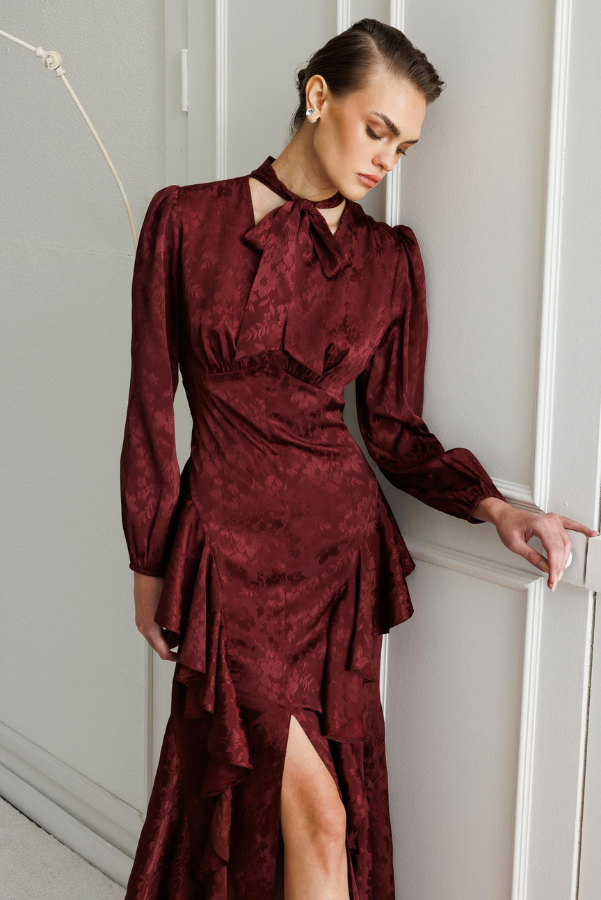 V Yaka Detaylı Volanlı Jakar Elbise BORDO