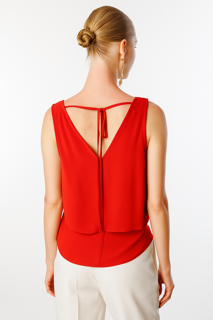 V Yaka Sırt Dekolteli Volanlı Bluz KIRMIZI
