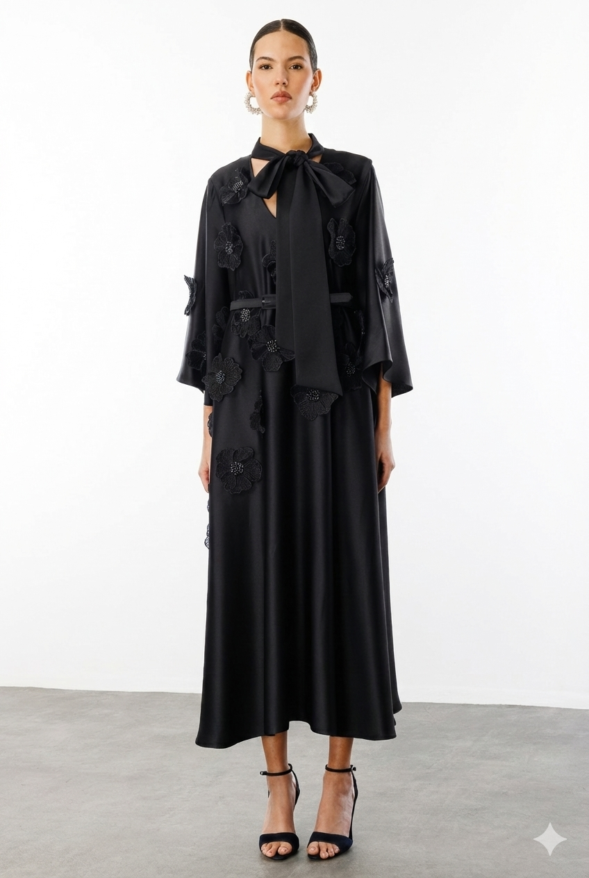 Yaka Şal Bağlamalı Çiçek Detaylı Kemerli Elbise SİYAH
