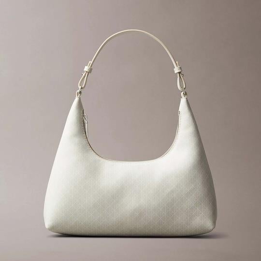 Calvin Klein Calvin Klein Kadın CK Monogram Logolu Fermuarlı Çıkarılabilir Omuz Askılı Beyaz Omuz Çantası LV04F3298G-2XB