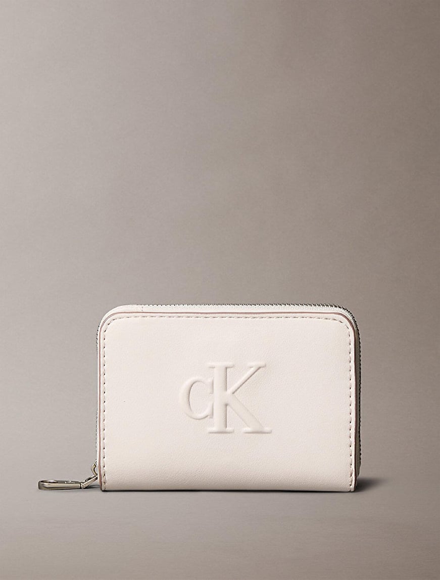 Calvin Klein Calvin Klein Kadın CK Yazı Detay Deri Fermuar Kapama Kart Ve Nakit Bölmeli Lacivert Cüzdan LV04K1004G-WGY