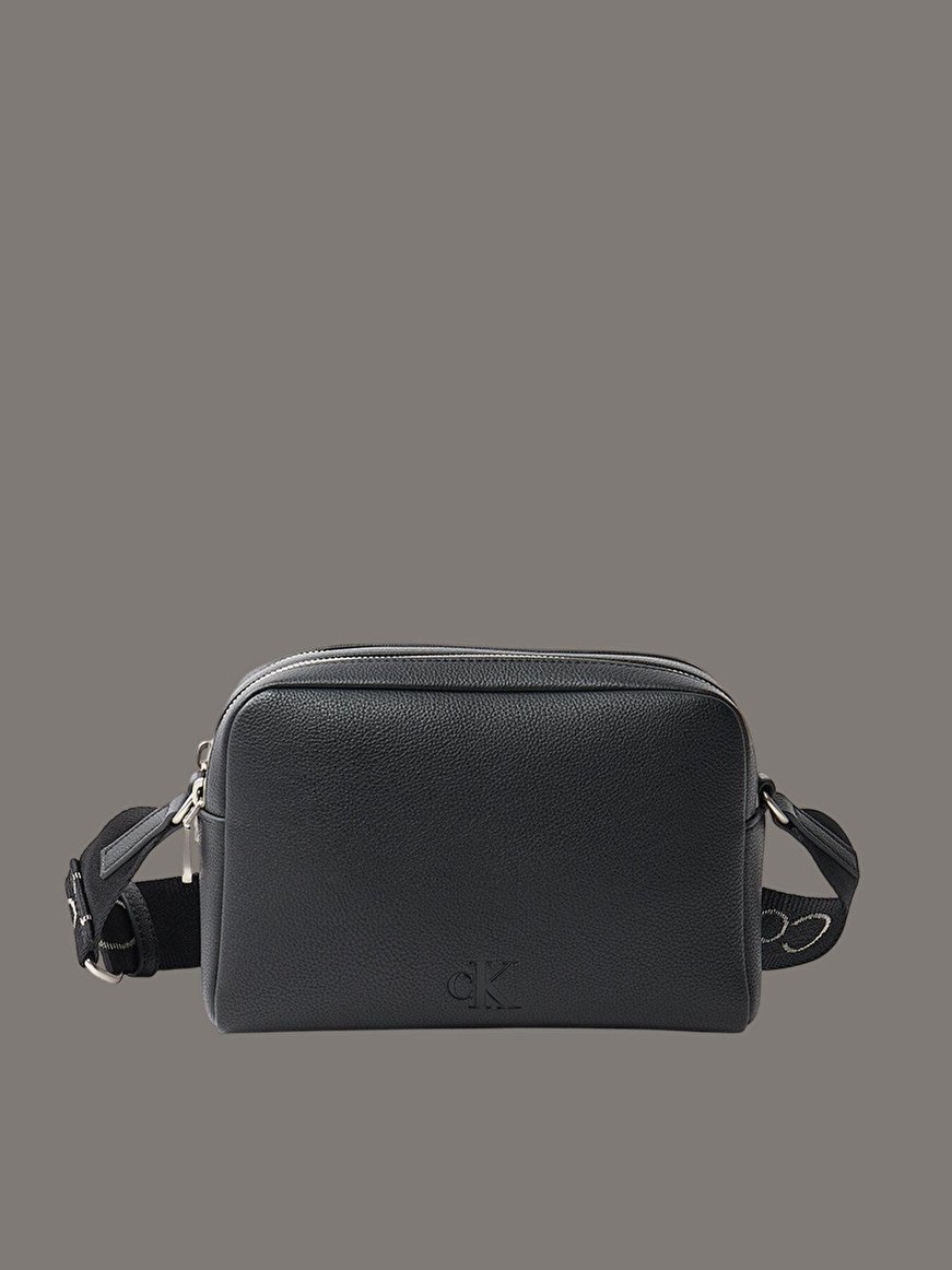 Calvin Klein Calvin Klein Kadın Fermuarlı CK Logo Kabartmalı Ayarlanabilir Omuz Askılı Siyah Omuz Çantası LV04K3124G-UB1