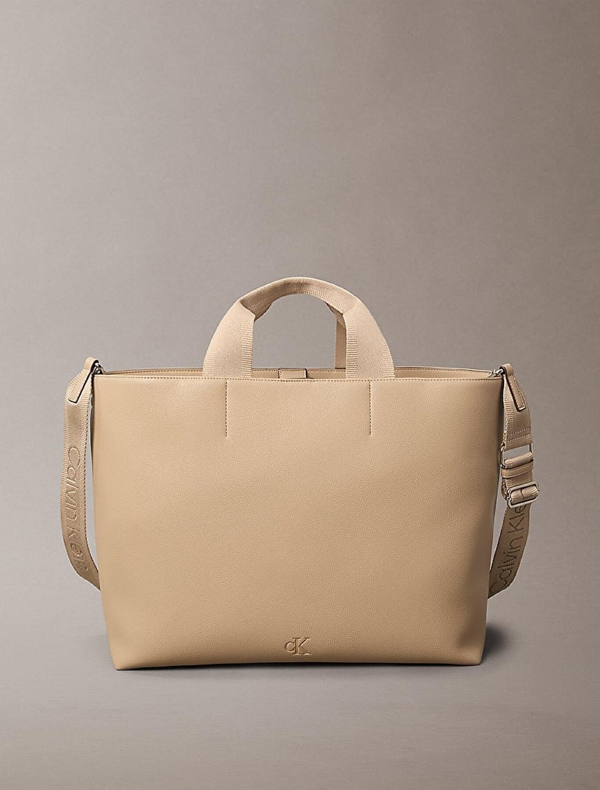 Calvin Klein Calvin Klein Kadın Geniş İç Hacimli Fermuarlı İç Bölmeli Çıkarlılabilir ve Ayarlanabilir Omuz Askılı Bej Omuz Çantası LV04K3132G-PBF