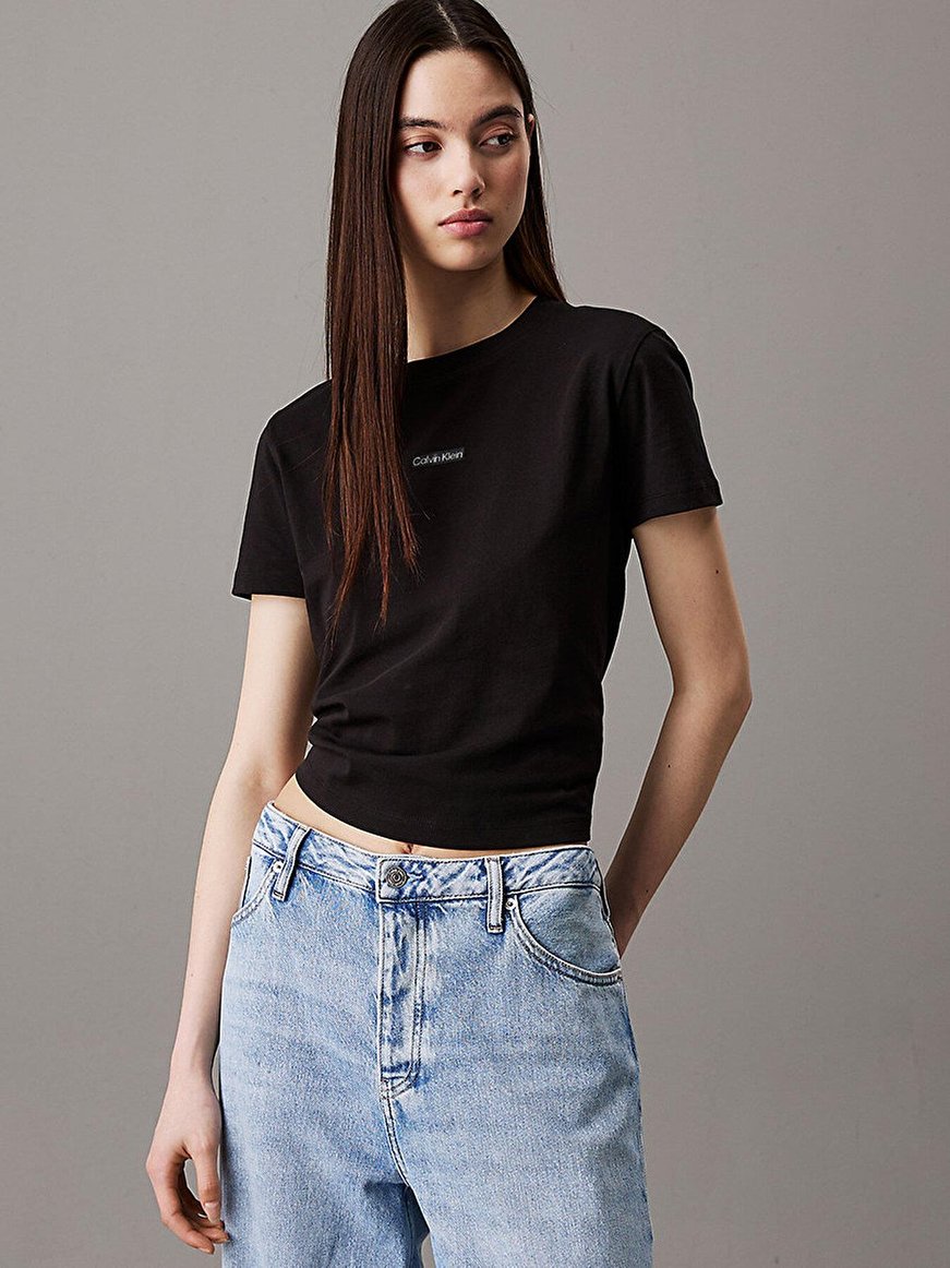 Calvin Klein Calvin Klein Kadın Kısa Kol Bisiklet Yaka Kısa Boy Pamuklu Siyah T-Shirt J20J225524-BEH