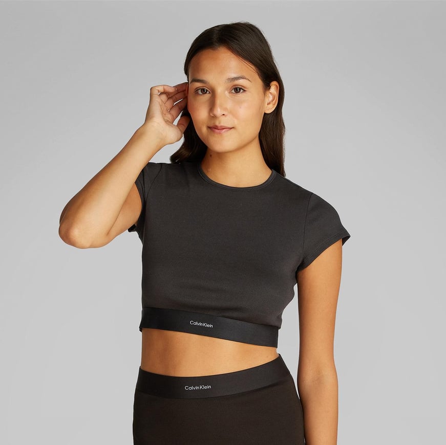 Calvin Klein Calvin Klein Kadın Pamuklu Slim Fit Yuvarlak Yaka Elastik Bantlı Crop Siyah T-Shirt LV00QS7349-UB1