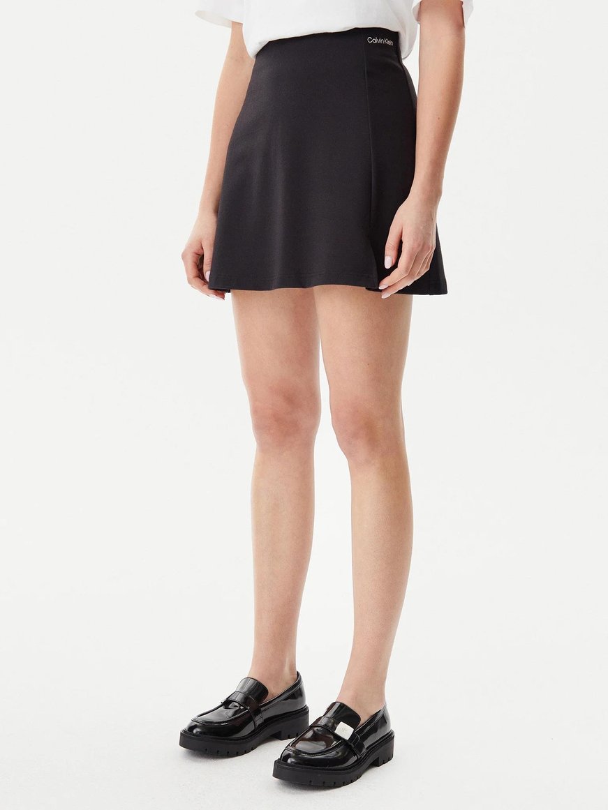 Calvin Klein Calvin Klein Kadın Regular Fit Mini Yırtmaçlı Belinde CK Logo İmzalı Mini Boy Siyah Etek J20J225333-BEH