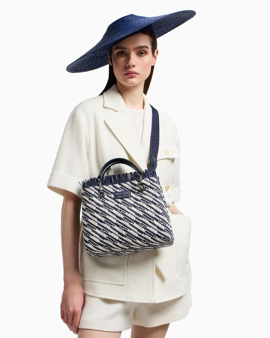 EMPORIO ARMANI Emporıo Armani Kadın Üst Kısım Püskül Detaylı Şerit Desenli Lacivert Omuz Çantası EW000361 AF12759-FB251