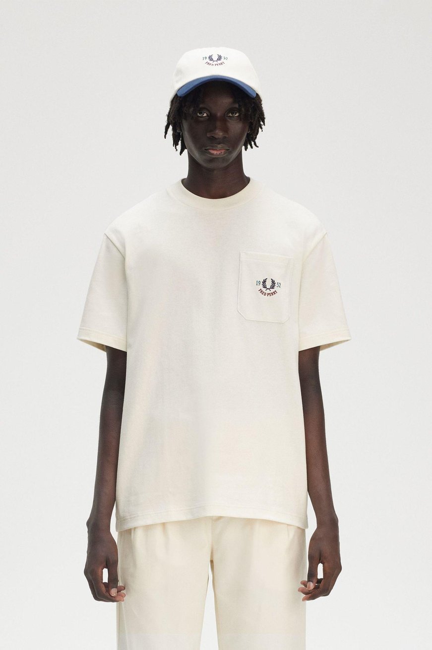 Fred Perry Fred Perry Erkek Rahat Kesim Yuvarlak Yaka %100 Pamuklu Cep Detaylı Kısa Kollu Bej T-Shirt M9827-560