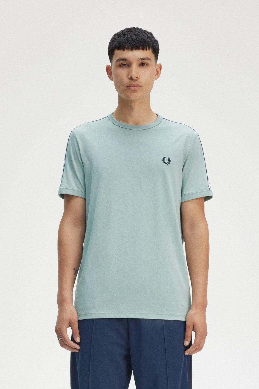 Fred Perry Fred Perry Erkek Regular Fit %100 Pamuklu Omuzdan Uzanan Logo Şeritli Yuvarlak Yaka Kısa Kollu Mavi T-Shirt M4620-959