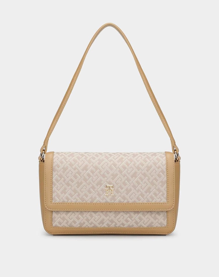 TOMMY HILFIGER Tommy Hilfiger Kadın Gold TH Logolu Jakarlı Monogram Desenli İçi Fermuarlı Bej Omuz Çantası AW0AW17608-0I1