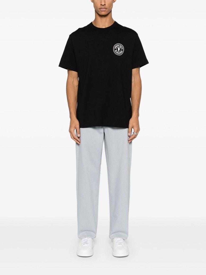 Versace Versace Kadın Bisiklet Yaka Kısa Kol Versace Yazı ve Desenli Siyah T-Shirt 78GAHE07CJ00E-899