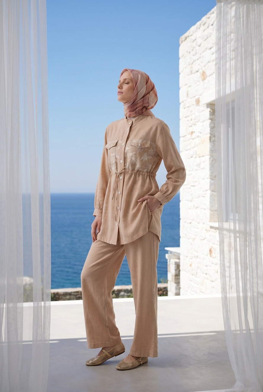 Çiçek Desenli Beli Büzgülü Tunik ve Geniş Paça Pantolonlu Takım Bej 26YT6156