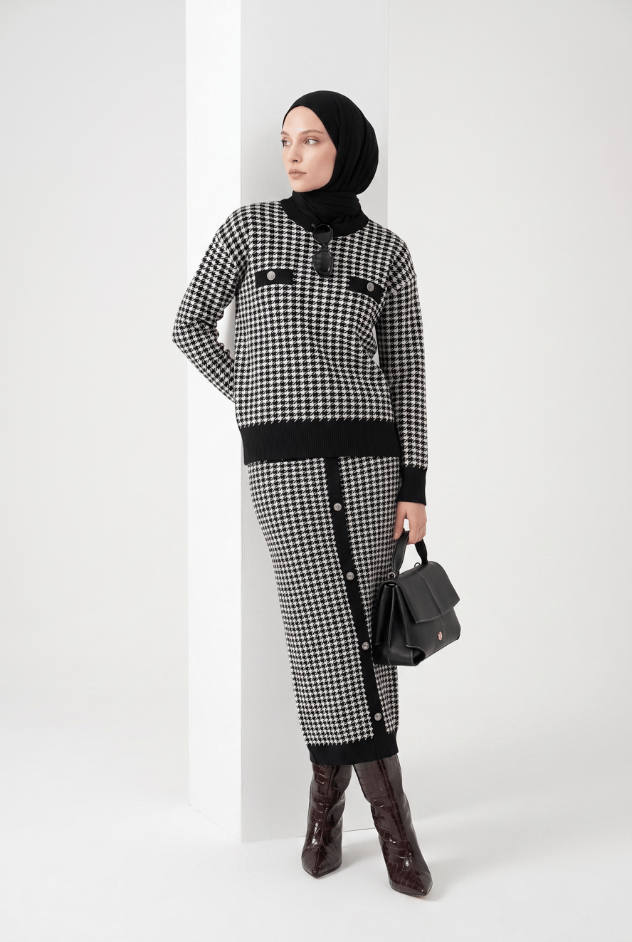 Desenli Düğme Detaylı Triko Etekli İkili Takım Siyah 22KD4214