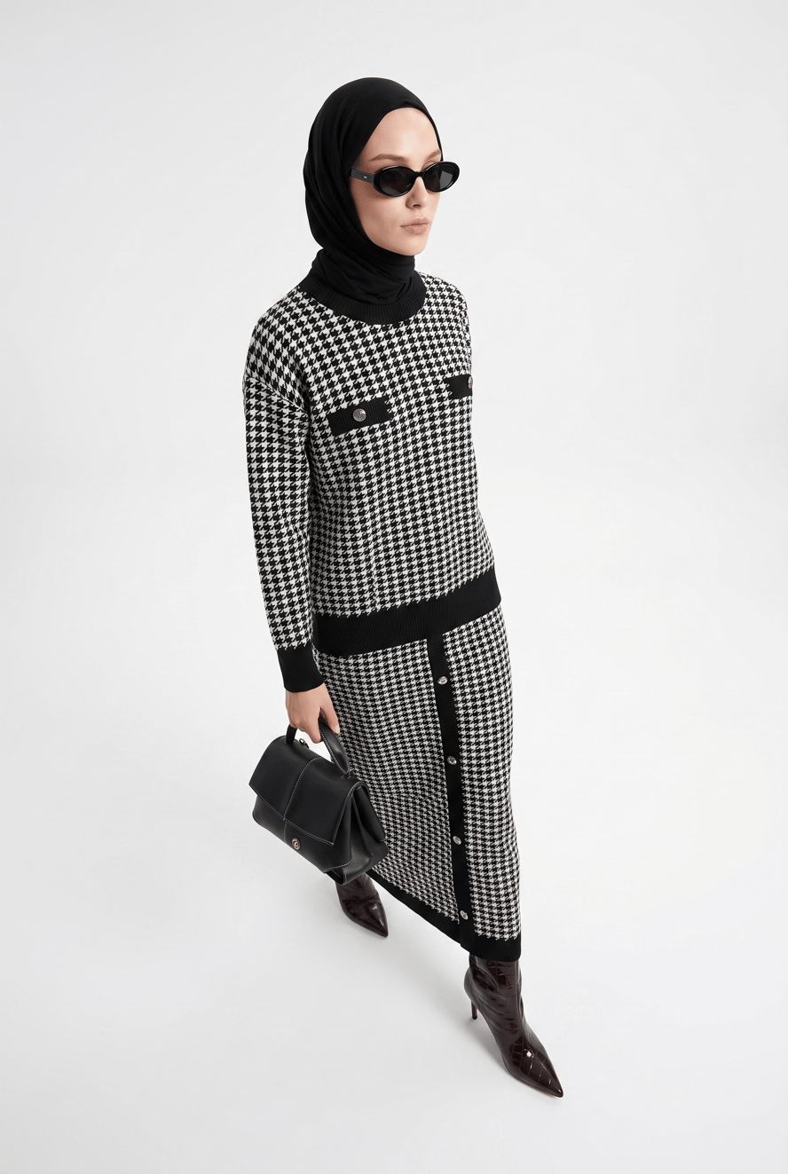 Desenli Düğme Detaylı Triko Etekli İkili Takım Siyah 22KD4214
