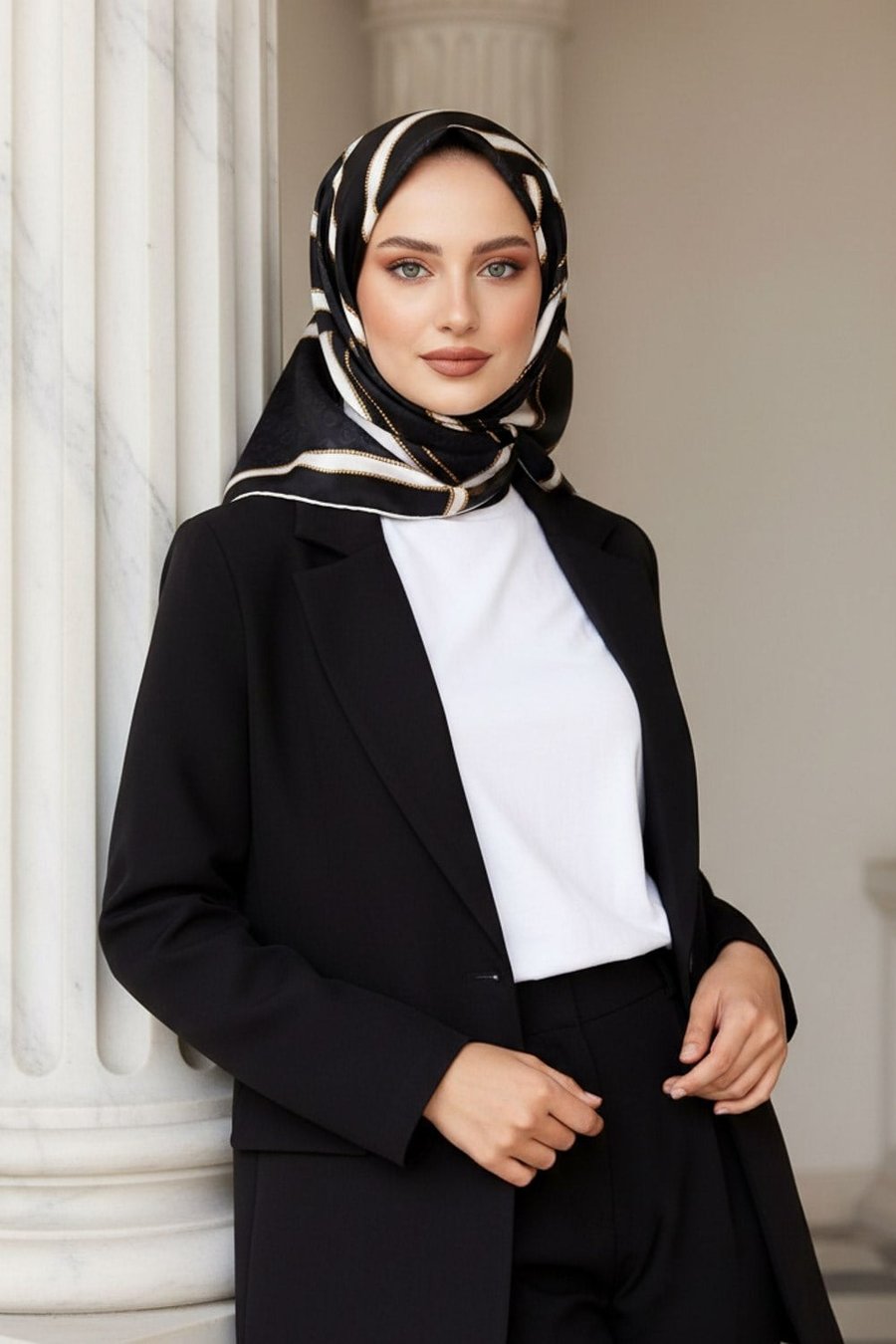 %100 Twill Geometrik Monogram Desenli Siyah - Krem Renkli 90x90 Eşarp Kenar Dikiş Şekli : El Dikişli