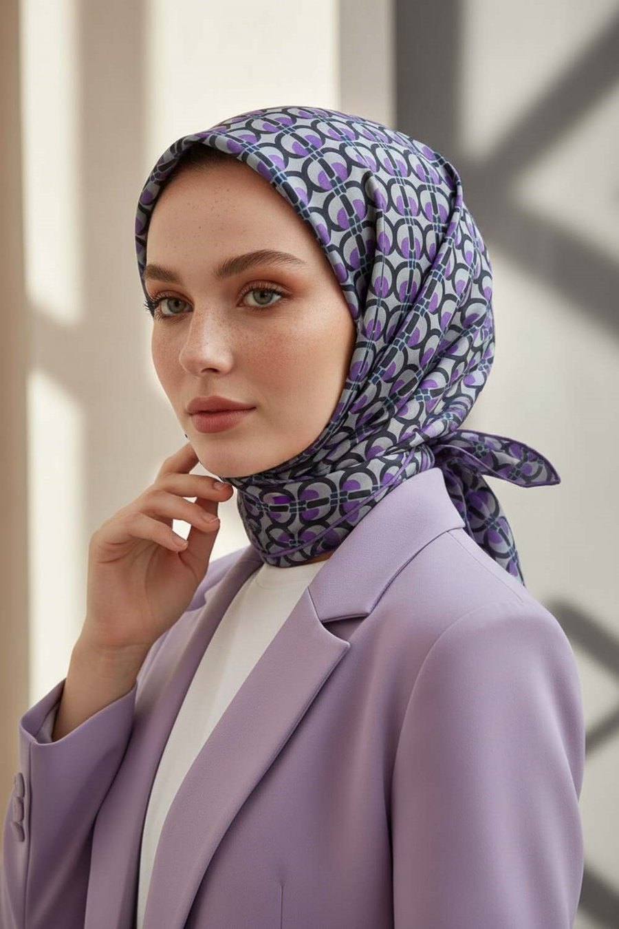 %100 Twill İpek Geometrik Desenli Lila Renkli 90x90 Eşarp Dikim Şekli : El Dikişi