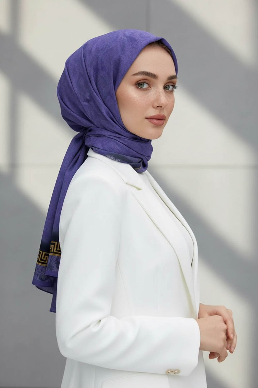 KREP GOLD DETAYLI BAROK DESENLİ İNDİGO RENKLİ 75X195 KIRIŞMAZ ŞAL