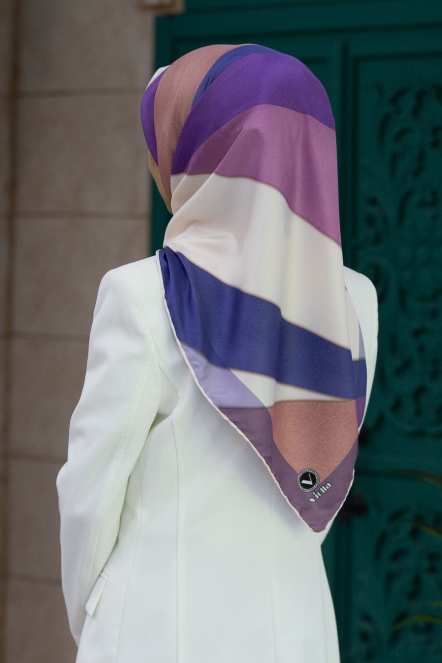Twill Geometrik Desenli İndigo - Saks Renkli 90x90 Eşarp (İpek İçermez) Dikim Şekli : El Dikişi