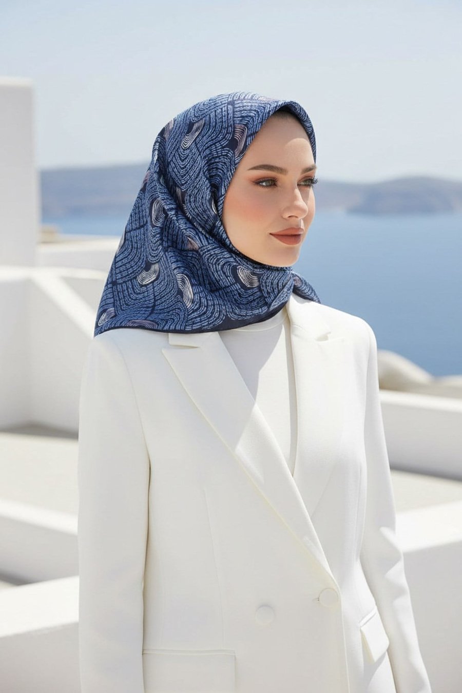 %100 Twill İpek Geometrik Desenli İndigo - Siyah Renkli 90x90 Eşarp Dikim Şekli : El Dikişi