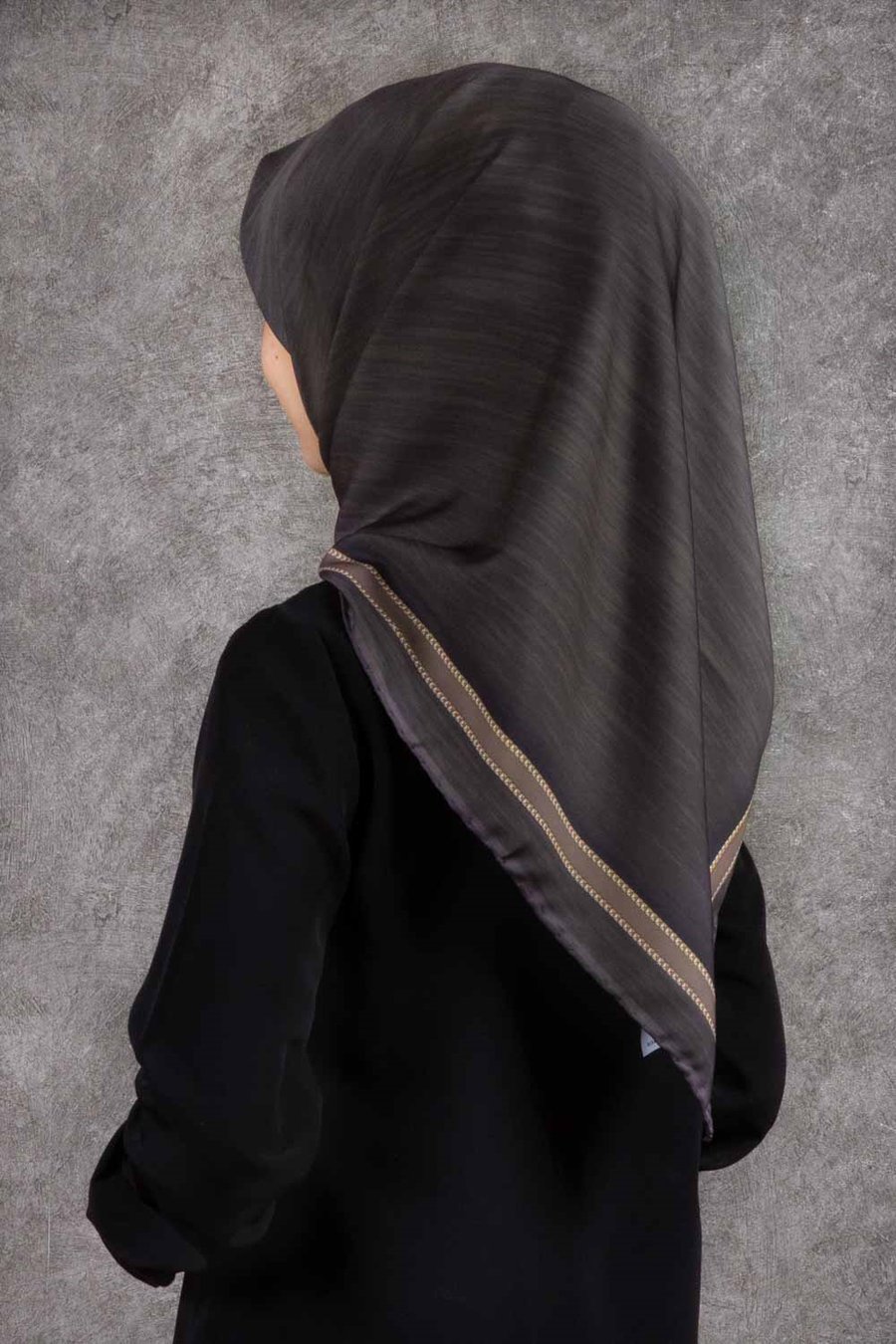 Twill Efektli Bordür Desenli Sütlü Kahve Renkli 90x90 Eşarp (İpek İçermez) Dikim Şekli : El Dikişi