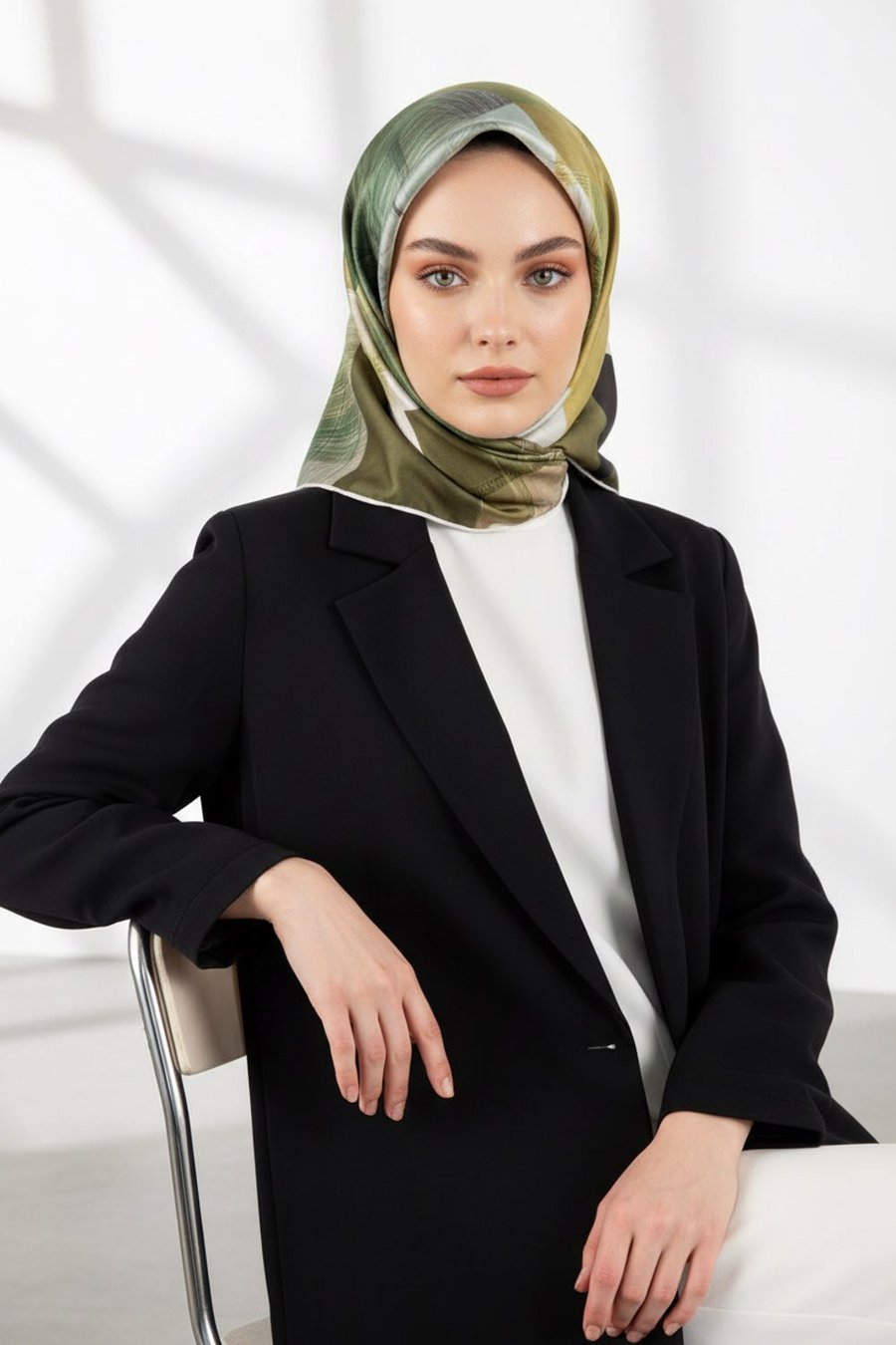 Twill Geometrik Desenli Haki Renkli 90x90 Eşarp (İpek İçermez) Kenar Dikiş Şekli El Dikişli
