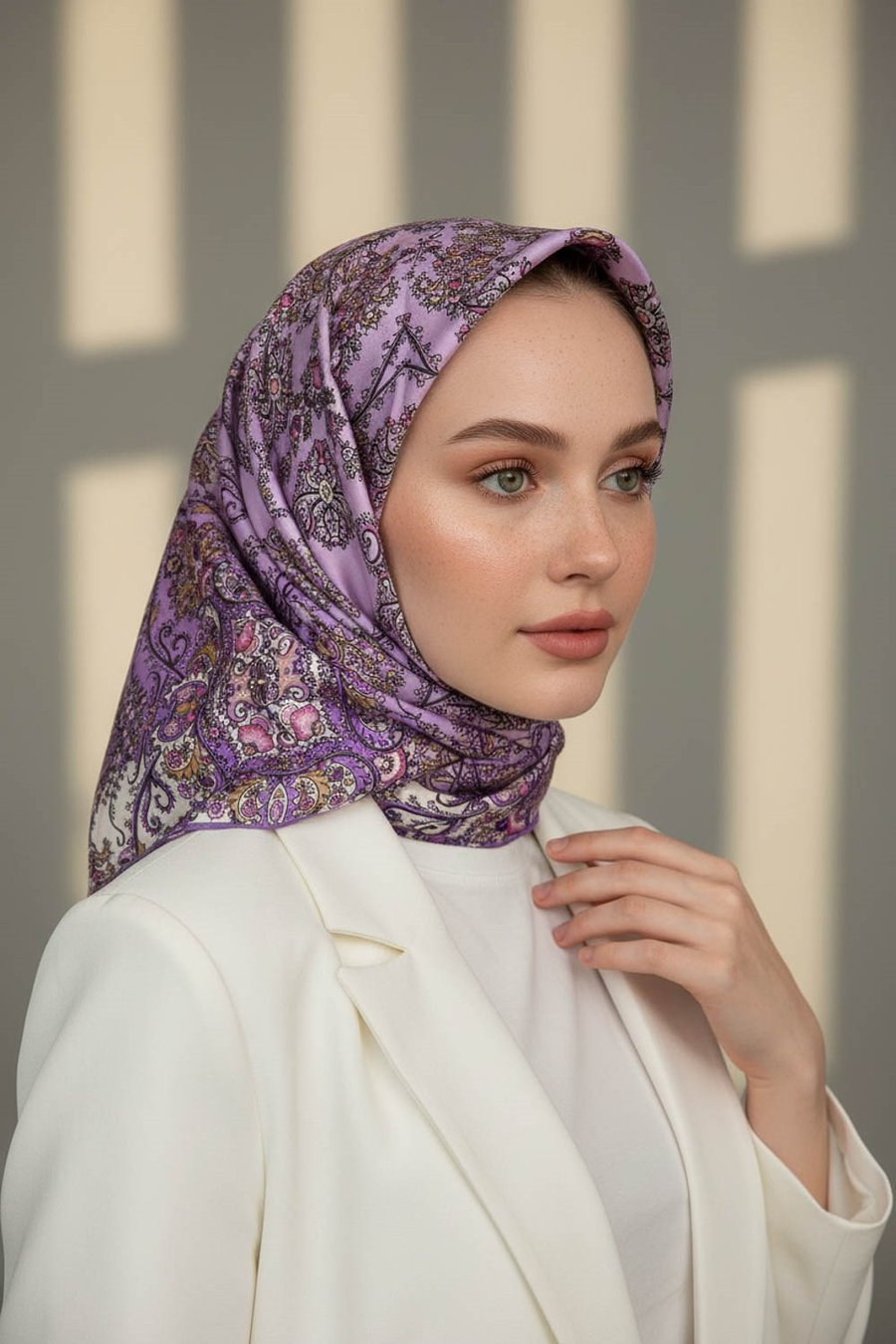%100 Twill İpek Şal Desenli Lila Renkli 90x90 Eşarp Dikim Şekli : El Dikişi