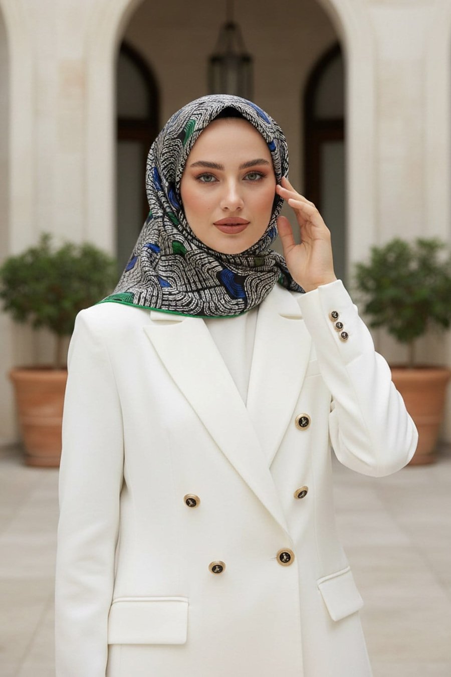 %100 Twill İpek Geometrik Desenli Saks - Zümrüt Yeşili Renkli 90x90 Eşarp Dikim Şekli : El Dikişi
