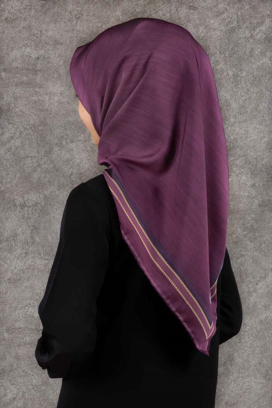 Twill Efektli Bordür Desenli Mürdüm Renkli 90x90 Eşarp (İpek İçermez) Dikim Şekli : El Dikişi