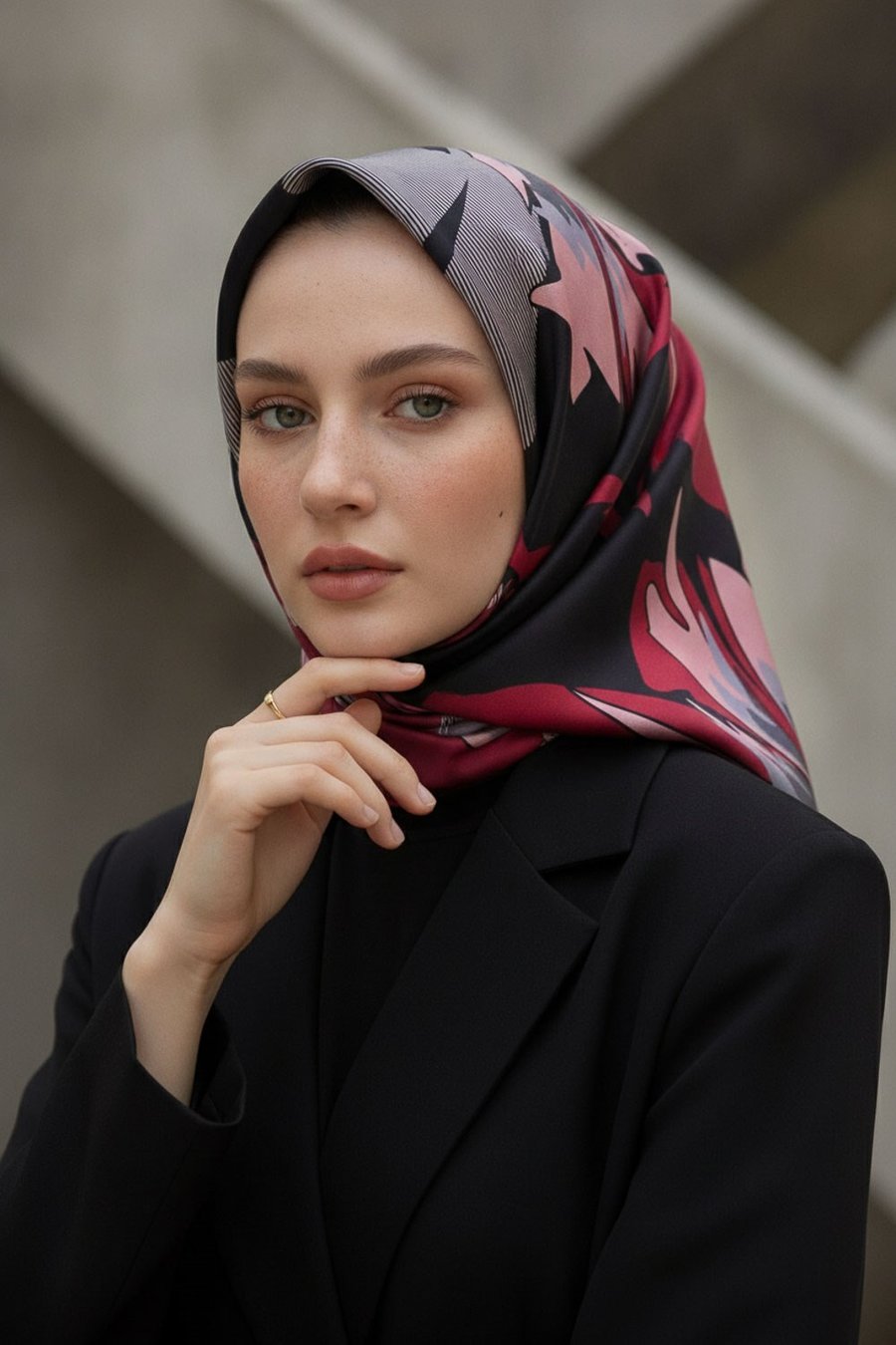 %100 Twill İpek Çiçek Desenli Siyah - Bordo Renkli 90x90 Eşarp Dikim Şekli : El Dikişi