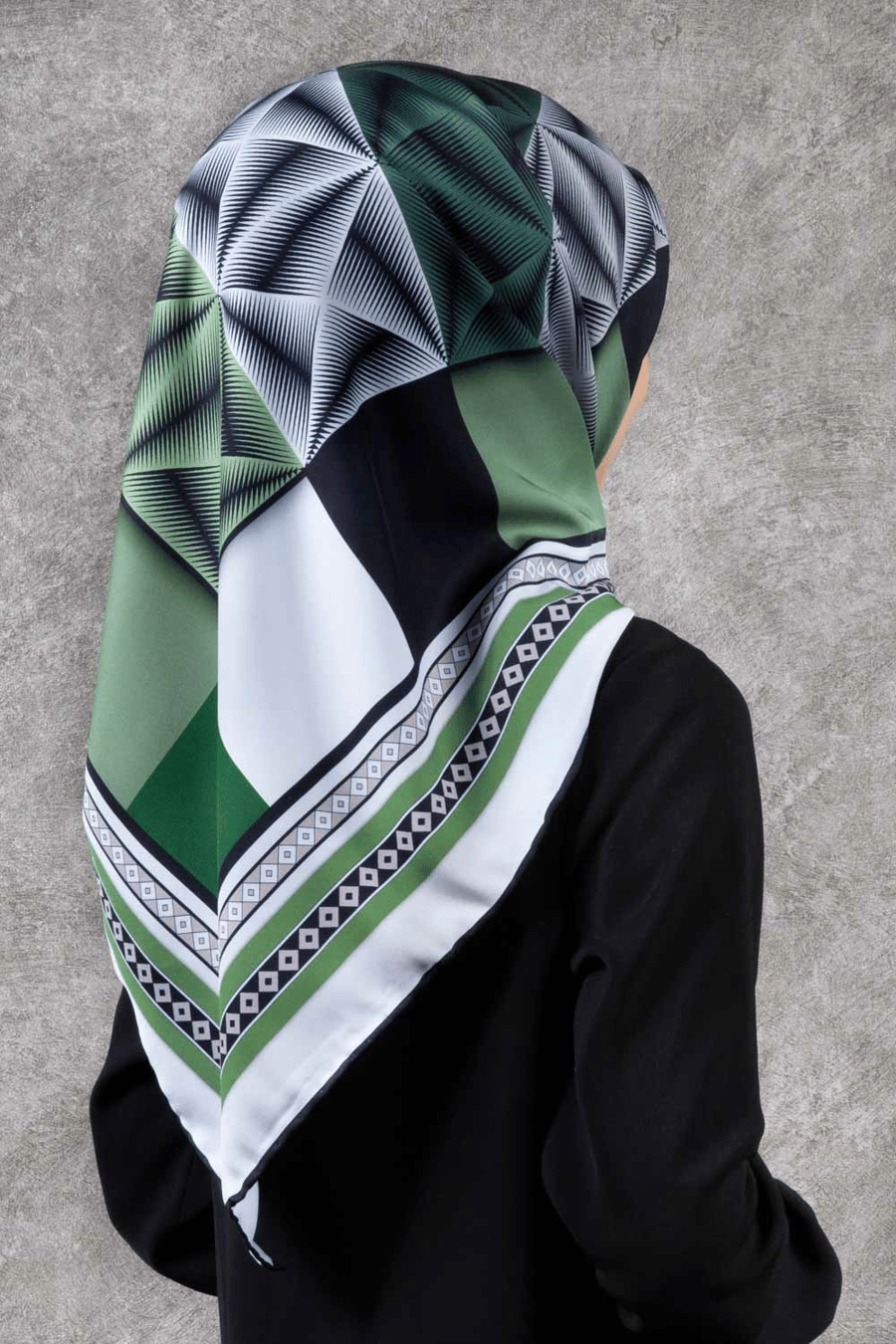 Twill Geometrik Desenli Benetton Yeşili - Krem Renkli 90x90 Eşarp (İpek İçermez) Kenar Dikiş Şekli El Dikişli