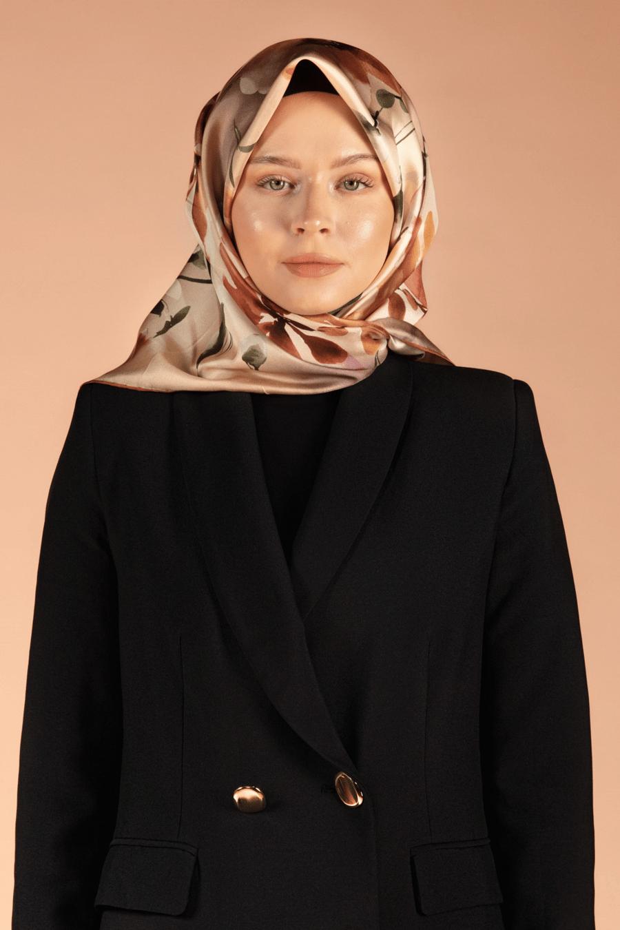 %100 Twill İpek Çiçek Desenli Gold - Taba Renkli 90x90 Dikim Şekli : El Dikişi Eşarp