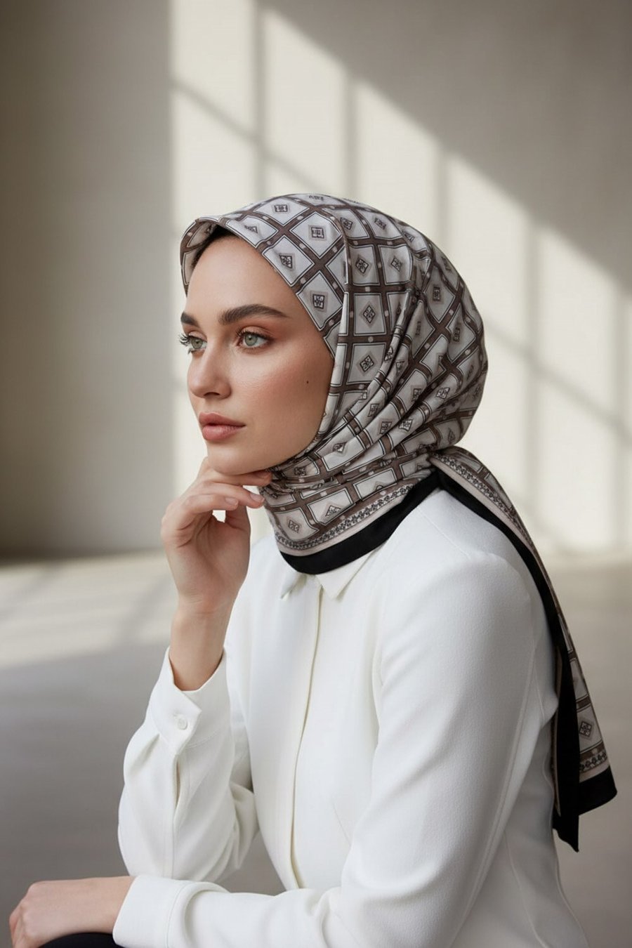 KREP KARE DESENLİ KREM - SİYAH RENKLİ 75X195 KIRIŞMAZ ŞAL