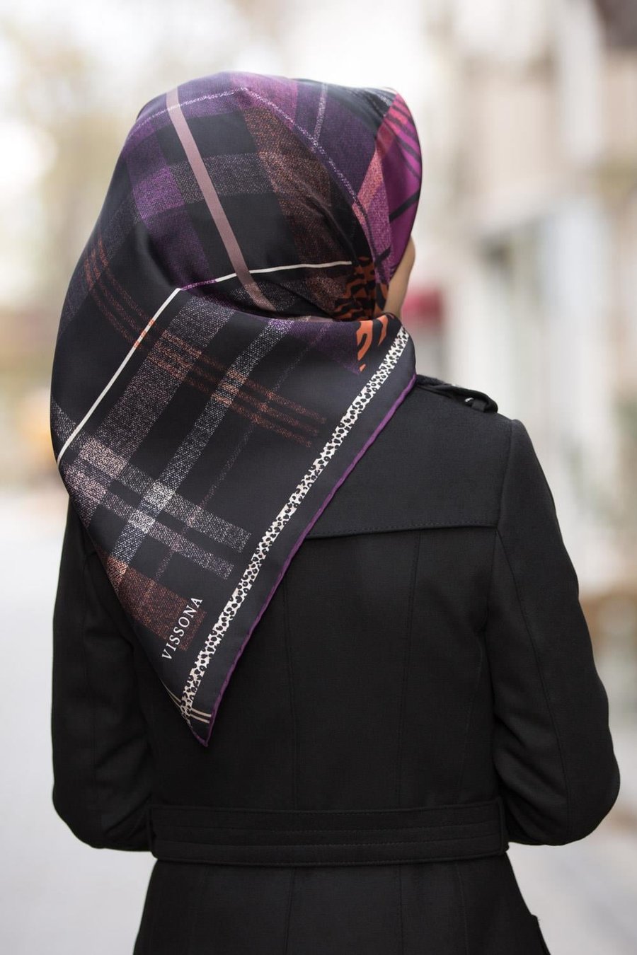 %100 Twill İpek Ekoseli Ve Leopar Desenli Mürdüm - Taba Renkli 90x90 Eşarp Dikim Şekli : El Dikişi